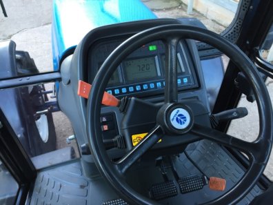 New Holland 8260