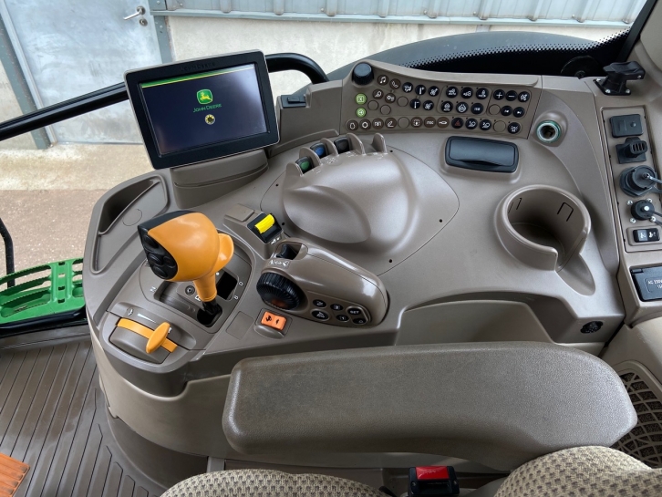 John Deere 6175R