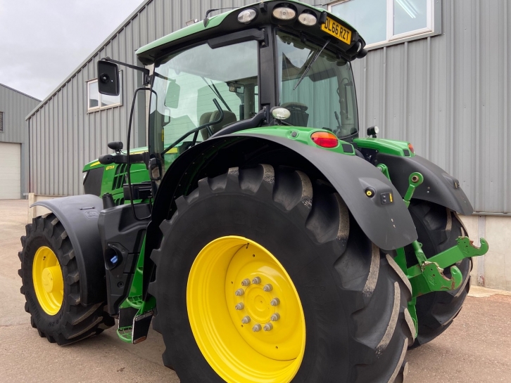 John Deere 6175R