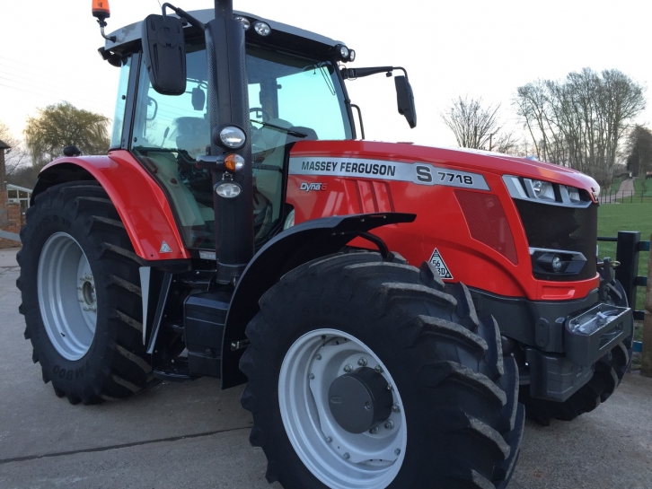Massey Ferguson 7718S