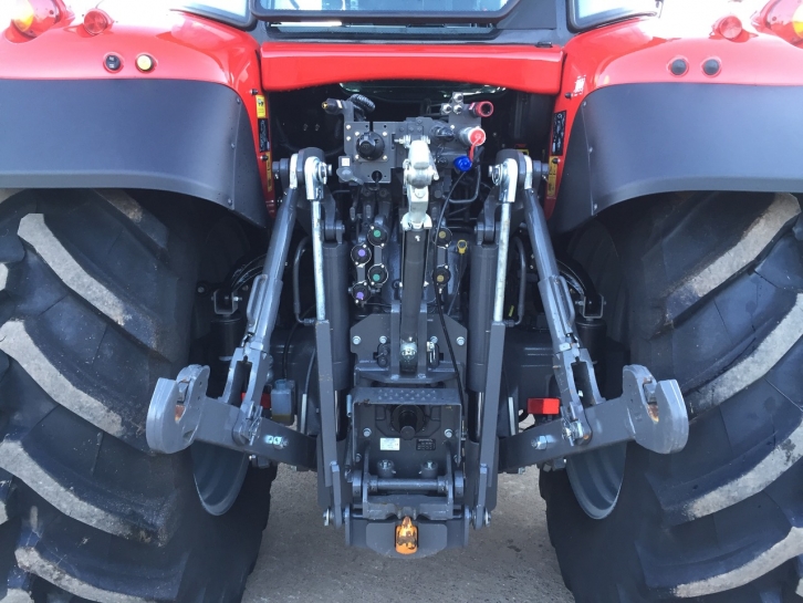 Massey Ferguson 7718S