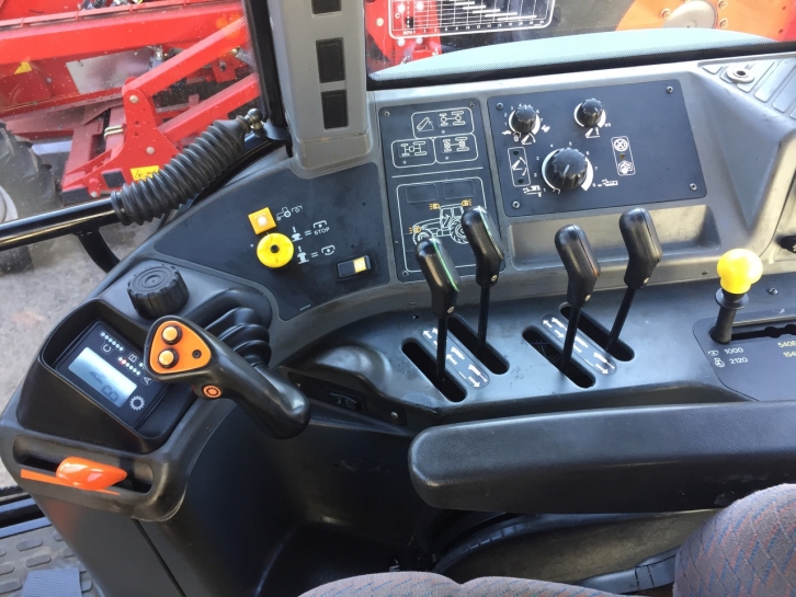 New Holland 8160