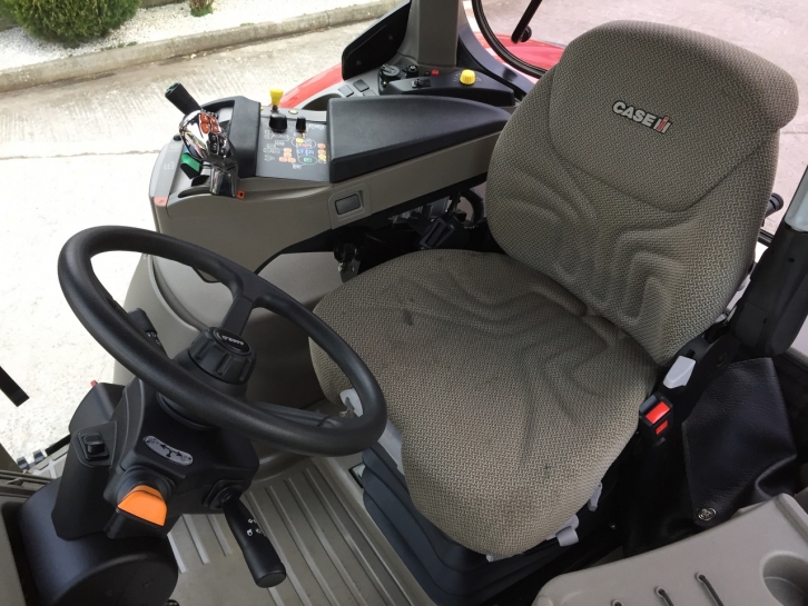 Case Puma 220