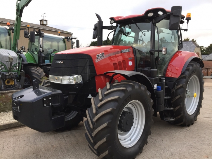 Case Puma 220