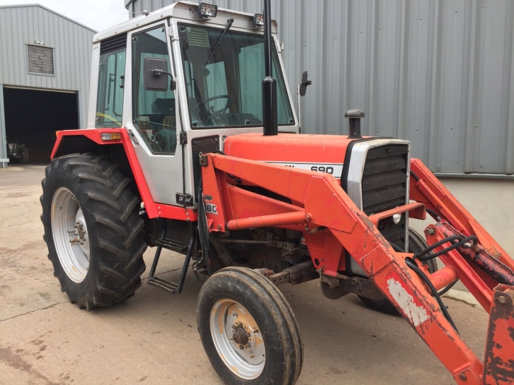 Massey Ferguson 690