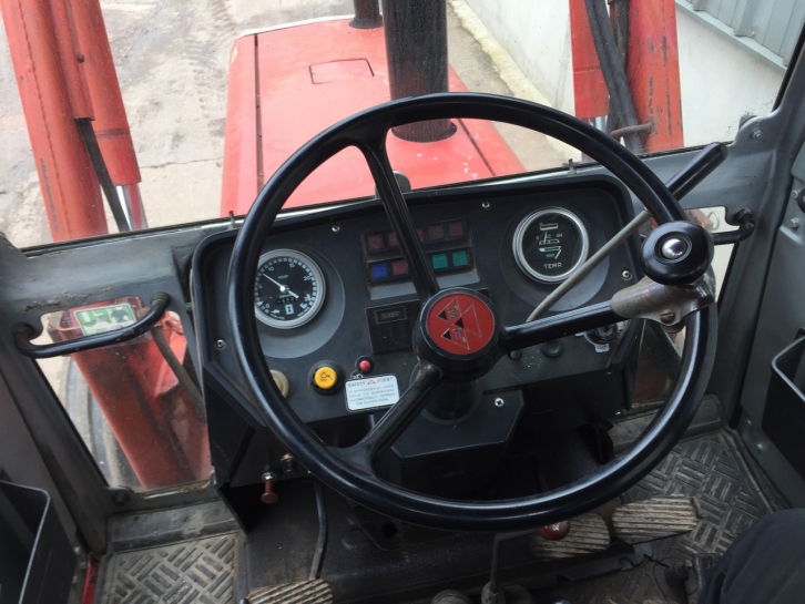 Massey Ferguson 690