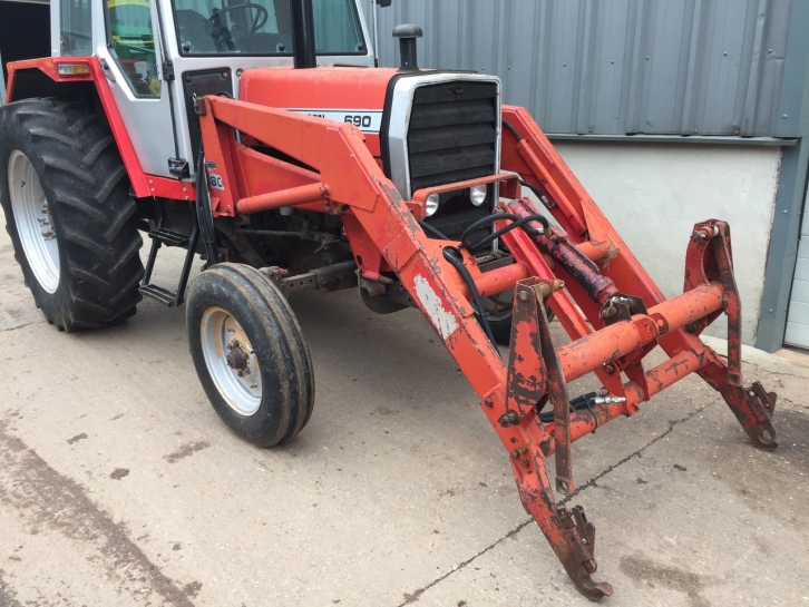 Massey Ferguson 690