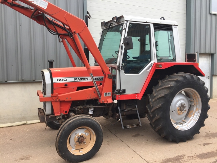 Massey Ferguson 690