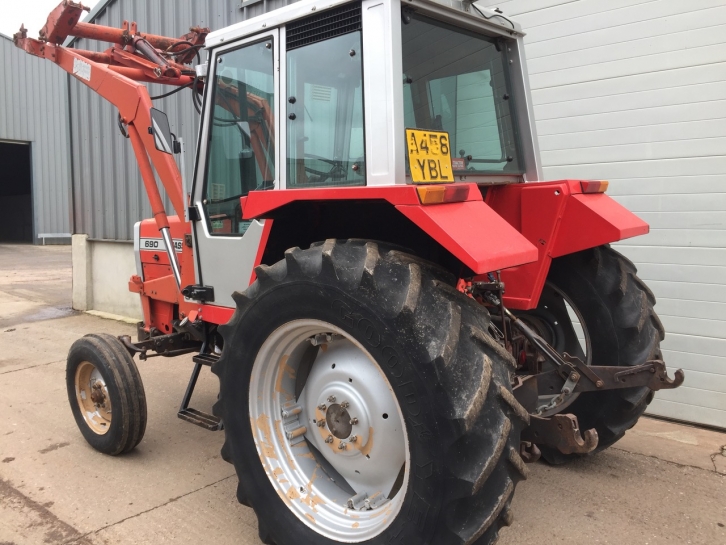 Massey Ferguson 690