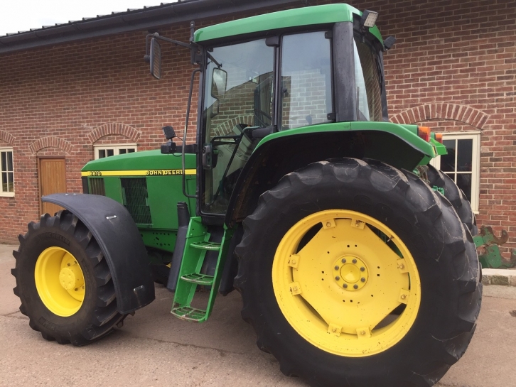 John Deere 6610