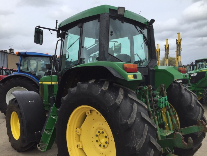 John Deere 6610
