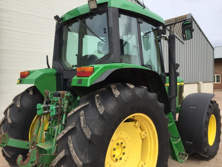 John Deere 6610