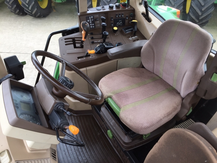 John Deere 6610