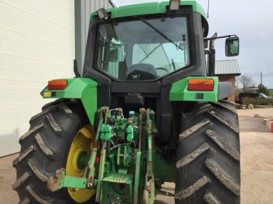 John Deere 6610