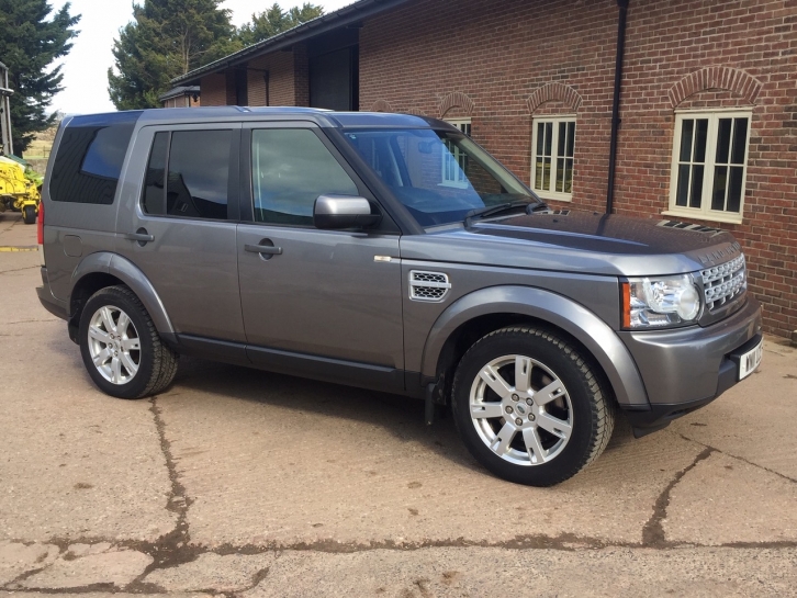 Land Rover Discovery Commercial