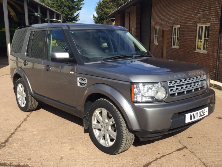 Land Rover Discovery Commercial