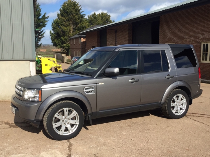 Land Rover Discovery Commercial