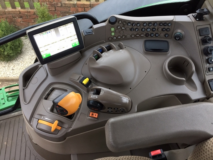 John Deere 6175R