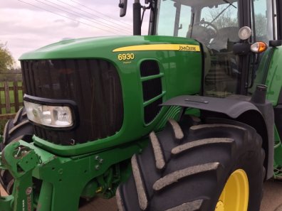 John Deere 6930
