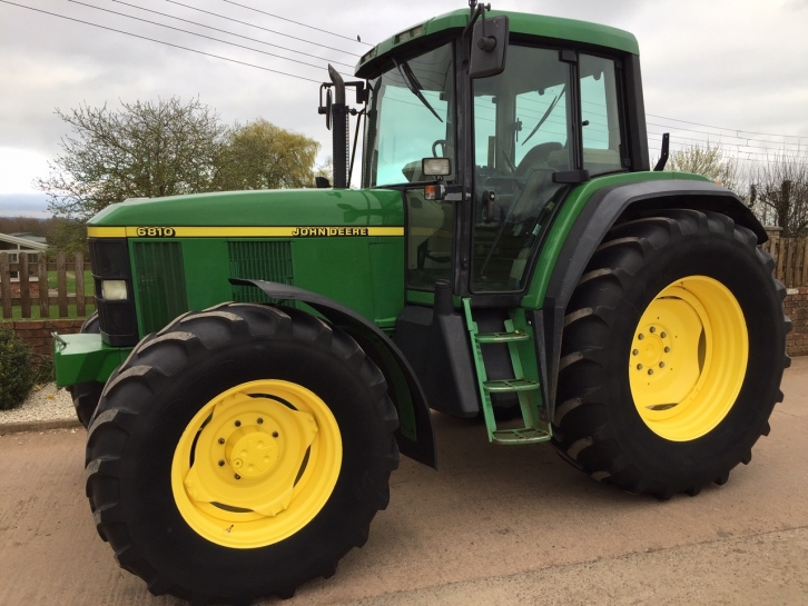 John Deere 6810