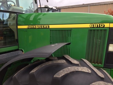 John Deere 6810