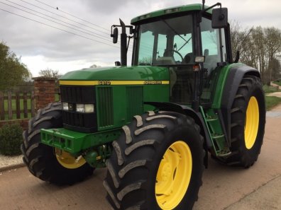 John Deere 6810