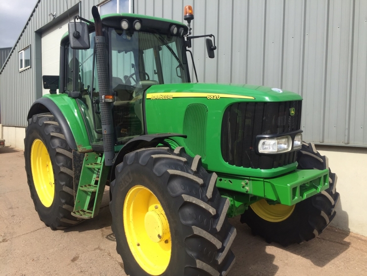 John Deere 6820