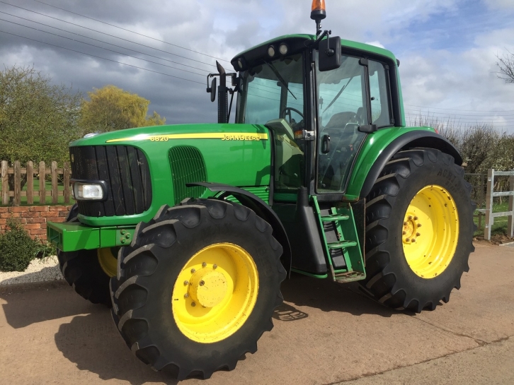 John Deere 6820