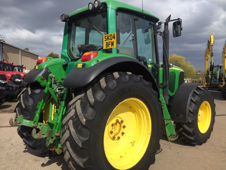 John Deere 6820
