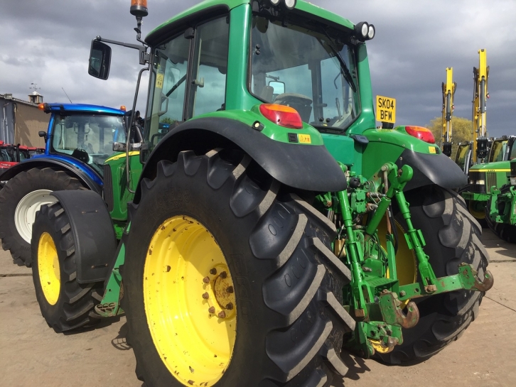 John Deere 6820