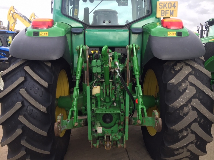 John Deere 6820