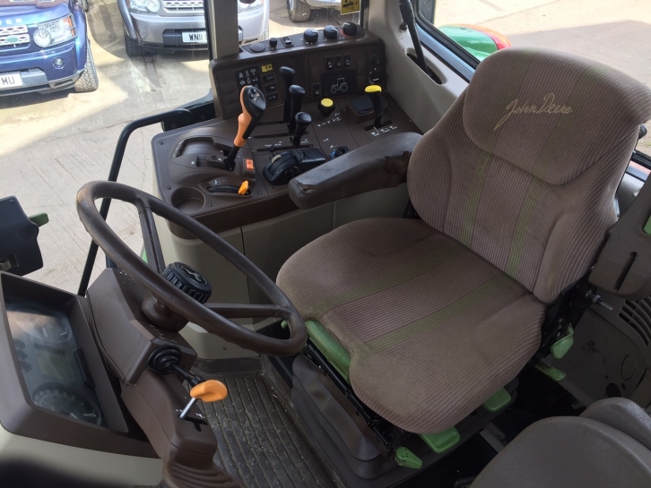 John Deere 6820