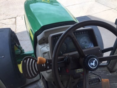 John Deere 6820
