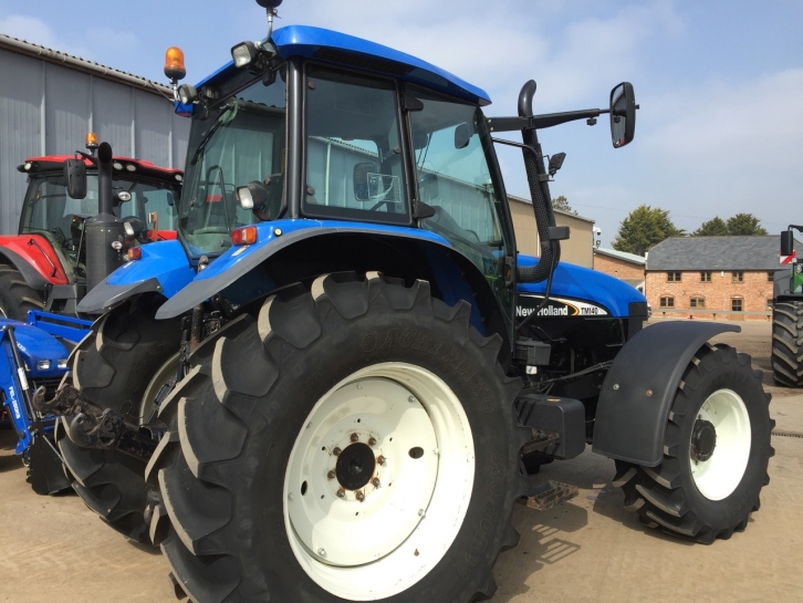 New Holland TM 140