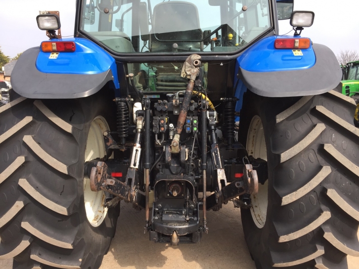 New Holland TM 140