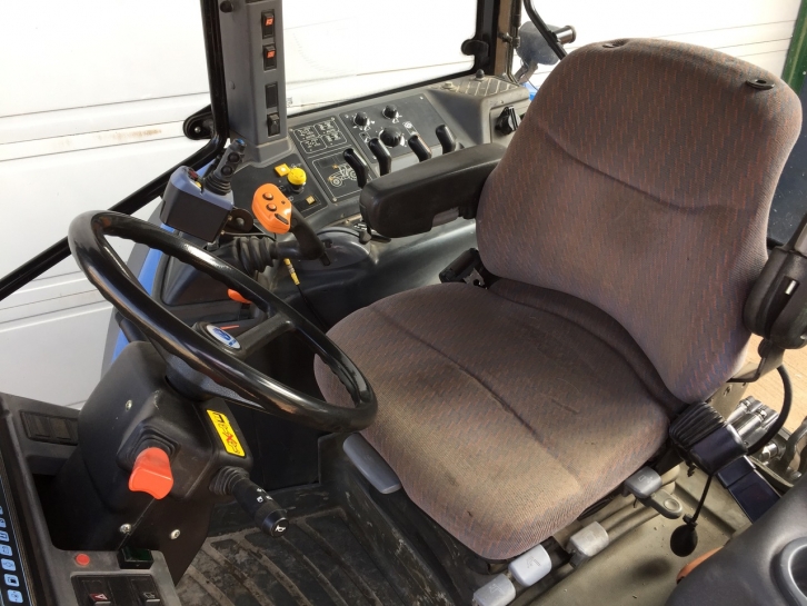 New Holland TM 140