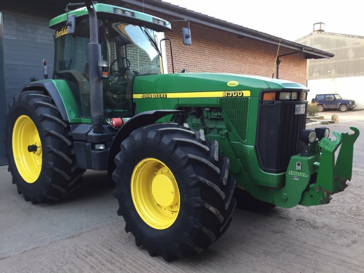 John Deere 8300