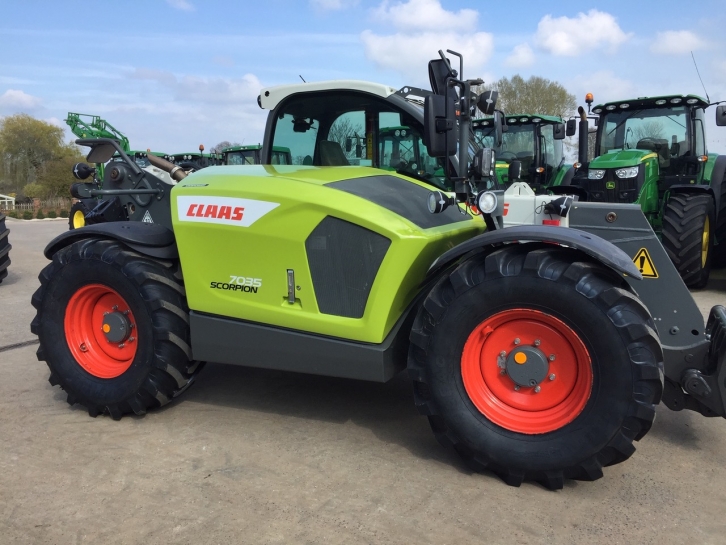 Claas Scorpion 7035