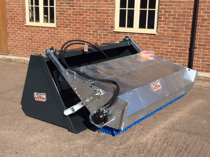 Suton sweeper bucket