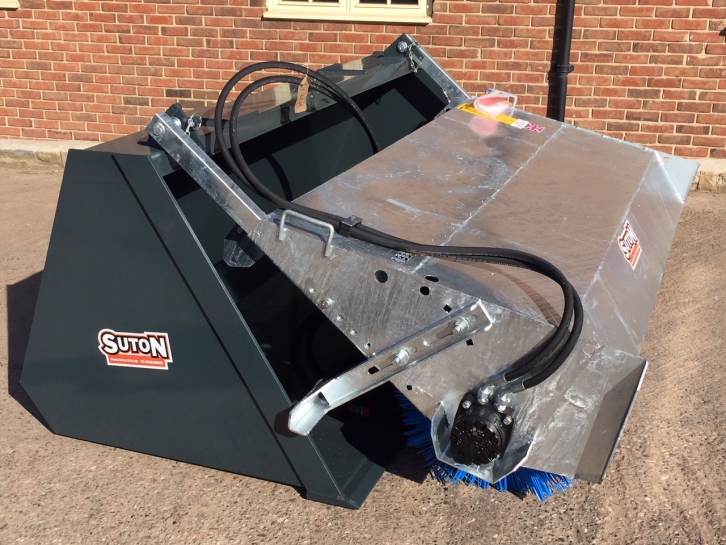 Suton sweeper bucket
