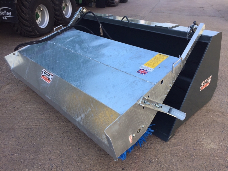 Suton sweeper bucket