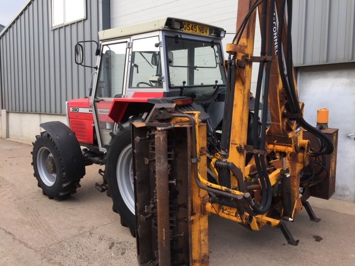 Massey Ferguson 390