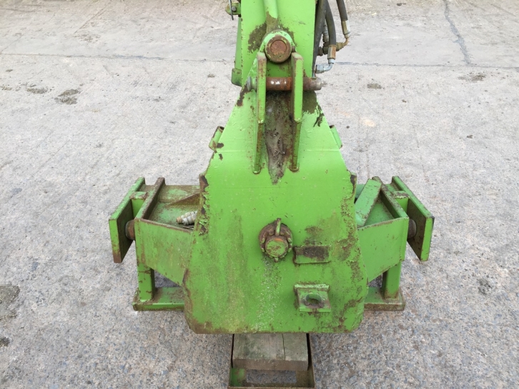 Dowdeswell swing over front press arm