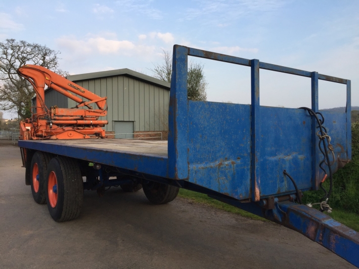Flat bed trailer
