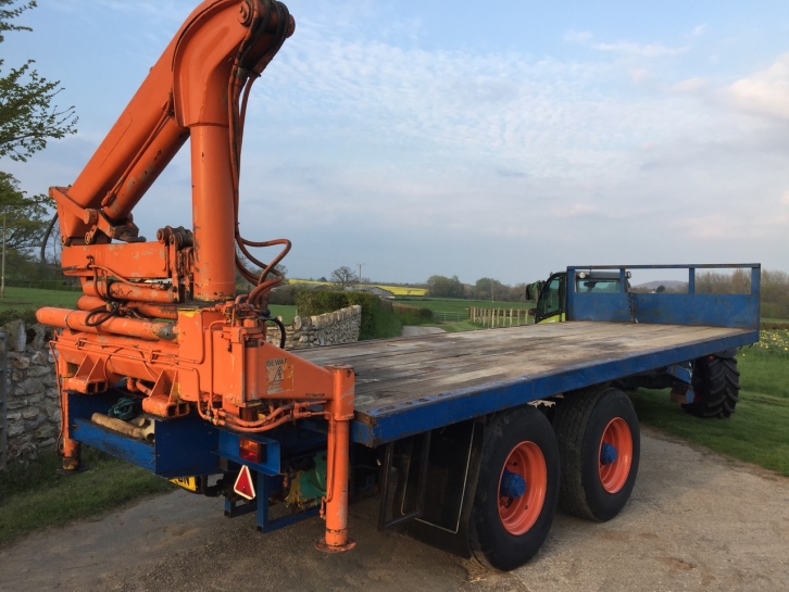 Flat bed trailer