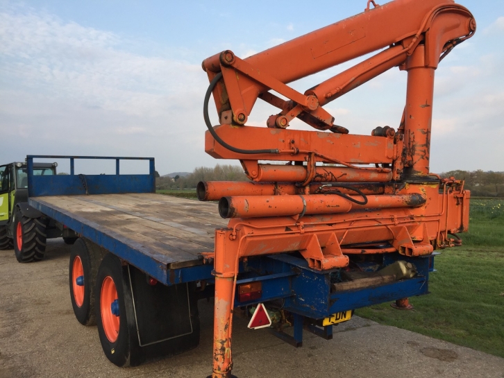 Flat bed trailer