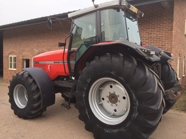 Massey Ferguson 8160