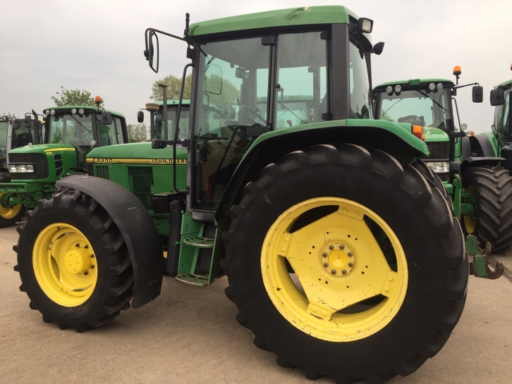 John Deere 6400