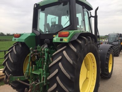 John Deere 6400