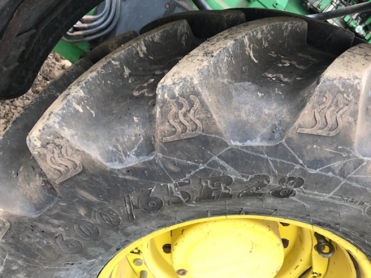 John Deere 8410